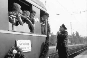 Weil: vor der Abfahrt, Zugführer und Fahrer