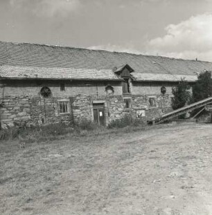 Auerbach-Sorga. Ehem. Gut (18. Jh.). Wirtschaftsgebäude. Hofansicht