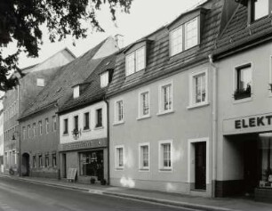 Mügeln, Wohnhäuser : Mügeln (Kreis Torgau-Oschatz), Wohnhäuser mit Laden, Ernst-Thälmann-Straße 1/5, Straßenansicht