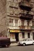 Berlin: Alte Hausfassade mit vermauerten Fenstern; Luckenwalder Straße