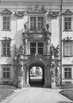 Stift Sankt Florian — Westflügel — Stiftstor