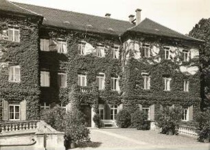 Zabeltitz, Palais, Ostseite mit Brücke über den Wassergraben