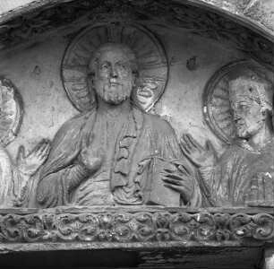 Portal mit Tympanon mit Salvator Mundi zwischen den Bischöfen Godehard und Epiphannius — Tympanon