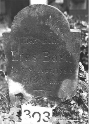 Grabstein 303 (Index: 100082337) Material: Sandstein Zustand: verwittert Maße HxBxT: 62x37x10 cm Beschreibung: Stele, eingezogener Rundbogenabschluß: Grabstein 303