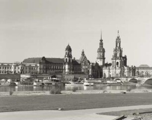 Kathedrale : Blick vom Neustädter Ufer über die Elbe gegen Brühlsche Terrasse mit Sekundogenitur, Ständehaus, Georgenbau und Hausmannsturm des Schlosses, Kathedrale und Augustusbrücke
