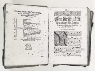 Kirchengesänge : Kirchengesänge, darinne die Hauptartickel des Christlichen glaubens kurtz verfasset vnd ausgeleget sind. Herausgegeben von Michael Thamm, 1566. Buchdruck und Holzschnitt, 1606. Zustandsaufnahme einer Doppelseite (Inhalt und 1. Notenseite) vor der Restaurierung. Dresden: SLUB Mus.Gri.16