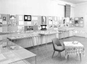 Ausstellungsraum mit Material zu Lenin und Ernst Thälmann in Halle