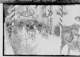 Gauturnfest des Turngaus Hohenzollern in Sigmaringendorf; Fahrradgruppe beim Festumzug