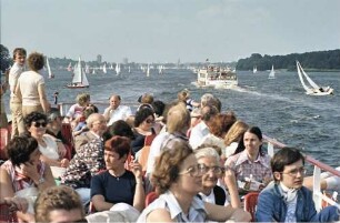 Berlin; Pichelsdorf: Sonntagsverkehr auf der Havel