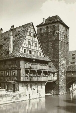 Nürnberg. Wasserturm (1320/1325) mit Weinstadel (1446/1448). Blick von Südwesten über die Pegnitz