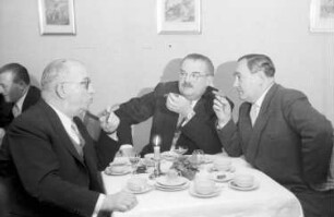 Glotterbad: Kurhaus; drei am Tisch