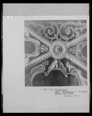 Rankenwerk mit Cherubim