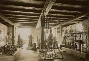 Zittau, Stadtmuseum. Ausstellungsraum mit der Ratswaage von 1693