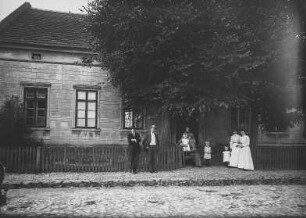 Guttentag, Schule : Guttentag (Dobrodzien/Polen). Schule, Aufnahme mit den Familien Julius Herrmann und Spallek