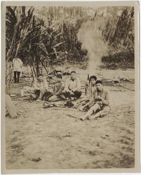 Indiens Chama autour de notre feu de camp