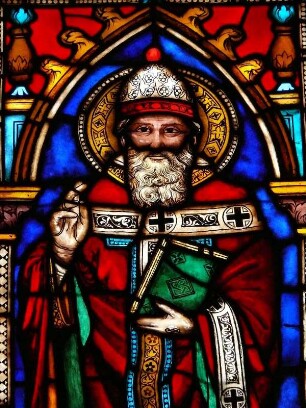 Glasfenster aus dem Mittelalter in der Franziskanerkirche San Croce
