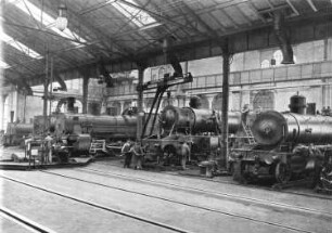 Chemnitz, Hartmannstraße 28. Sächsische Maschinenfabrik vormals Richard Hartmann AG. Lokomotivbau. Montagehalle. Montage von Dampflokomotiven