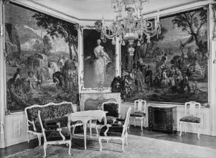 Reichstädt, Schloss, Inneres, Saal mit gemalten Tapeten