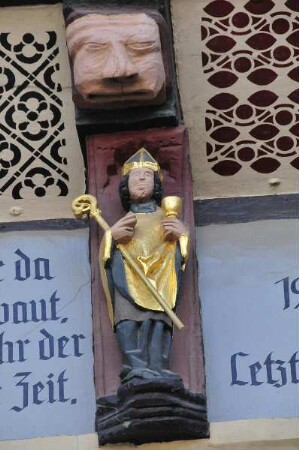 Wernigerode - Historische Figuren am Rathaus : Historische Figuren am Rathaus von Wernigerode, aufgenommen am 28. Oktober 2011