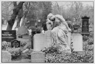 Auf einem Friedhof in Berlin. Figurengrabmal