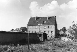 Guteborn. Areal der ehem. Untermühle mit neuem Haus an der Straße