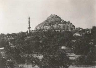 Daulatabad, Indien. Bergfeste Daulatabad im Fürstentum des Nisams von Hyderabad. Fort am Festungsberg Devagiri (Götterberg) und Minarett Chand-Minar (um 1445; Höhe ca. 64 m)