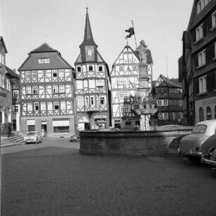 Fritzlar. Marktplatz mit Rolandsbrunnen (1564; Johann Ingebrandt?)