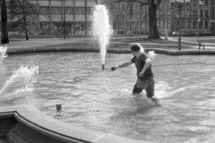 Wasserspiele im Brunnen am Friedrichsplatz