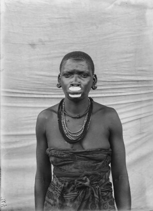 Frau der Makonde (Deutsch-Ostafrikaexpedition 1906-1907)