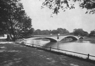 Straßenbrücke