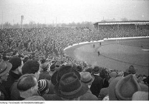 Dresden, Heinz-Steyer-Stadion, Massenveranstaltung (Fußball), 1952