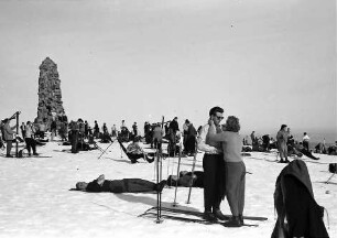 Feldberg: Sonnende auf dem Feldberggipfel