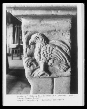 Kapitell eines Pilasters am Altar: Adler
