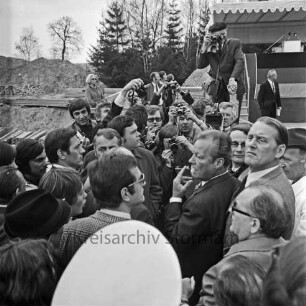 Friedrich-Ebert-Stiftung: Am Kratt: Heimvolkshochschule: Grundsteinlegung durch Bundeskanzler Willy Brandt: Gäste und Presse, 20. April 1971