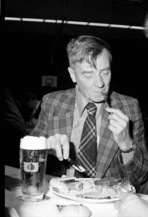 27. Tagung 1977 Chemiker; Sitzreihen im Theater: Richard L. M. Synge