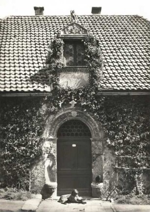 Meißen. Schloss Siebeneichen. Försterhaus, Vorderseite mit Portal