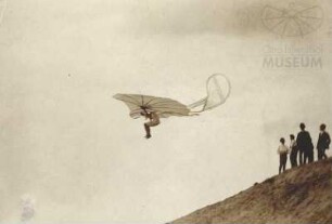 Fotografie: Otto Lilienthal im Flug (F0832)