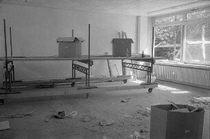 Bau der Volksschule im Bergwald