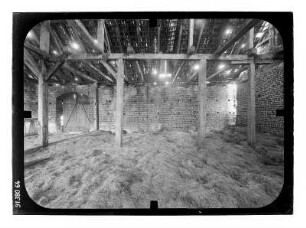 Plattenburg. Burganlage (Erwähnung 1319). Wirtschaftsgebäude. Innenansicht