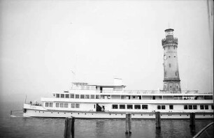 Lindau: Schiff fährt in Hafen ein