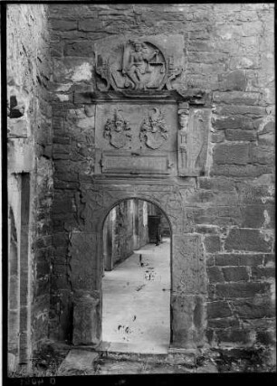 Burg Ravensburg Renaissance Portal mit dem Allianzwappen der Rittergeschlechter Göler von Ravensburg-von Mentzingen
