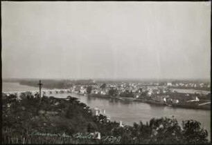 Saumur, Panoramablick vom Schloss auf die Loire mit dem Pont Cessart