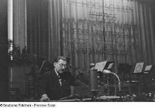 Fritz Selbmann am Rednerpult