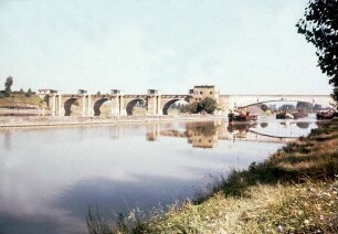 Staustufe Neckarsulm-Kochendorf mit Wehr und Kanalbrücke/Neckar