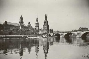 Dresden, Blick vom Neustädter Elbufer auf die Altstadt : Dresden, Dampfer Aussig