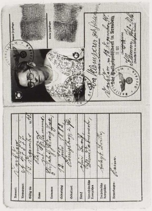 Kennkarte für Eva Klemperer geb. Schlemmer vom 13.12.1940. Innenseiten mit Paßbild