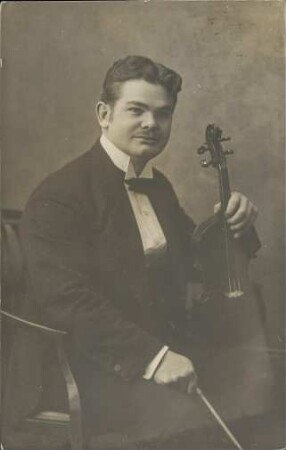 [Violinist im Porträt]