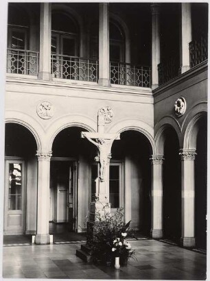 Evangelisches Diakonissenkrankenhaus Bethanien, Berlin-Kreuzberg Umbau: Eingangshalle vor Restauration