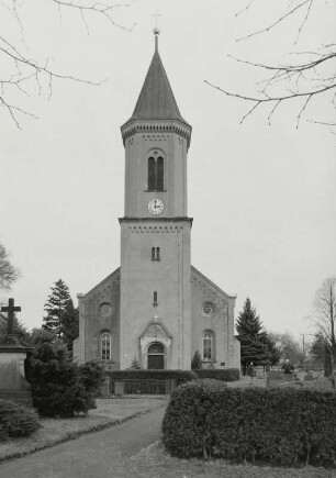 Milkel, Evangelische Pfarrkirche : Milkel (Kreis Bautzen), Evangelische Pfarrkirche, Dorfkirche, 1857, Turmfront