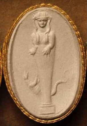 Isis als Herme mit Krokodilshänden (Daktyliothek, Das Alterthum nach Lippert und Visconti)